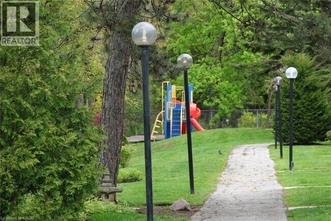 Photo - 5475 Lakeshore Rd.