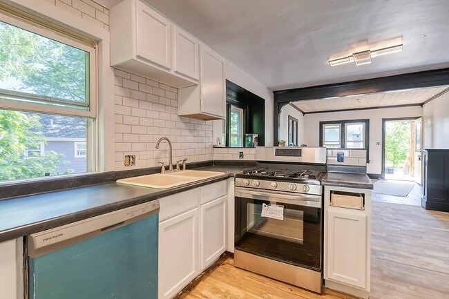 Photo - 1340 Lansing Ave