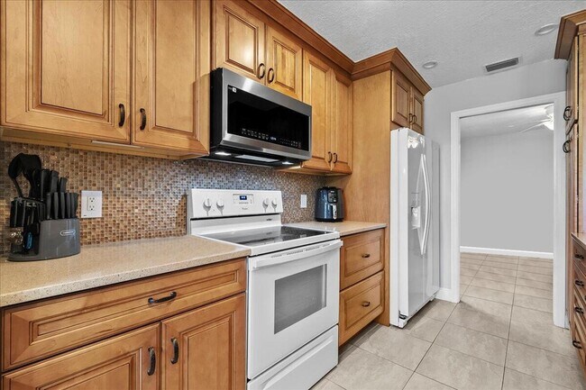 Photo - 400 Crosswinds Dr