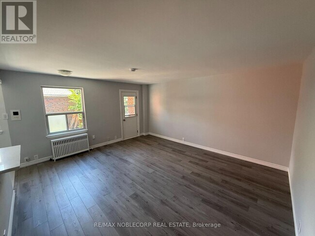 Photo - 1315 Bayview Ave