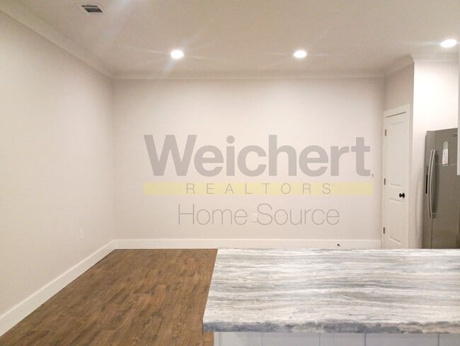 Photo - Stylish Downtown 1-Bedroom with Modern Upd...