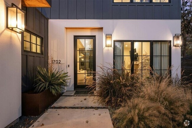 Building Photo - 1702 Bauerle Ave Rental