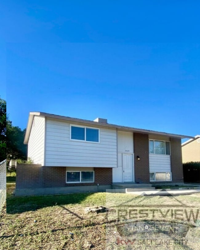 Building Photo - Spacious Home in Magna – Convenient Location!