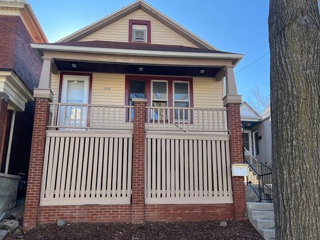 Building Photo - 3 Bedroom Single Family