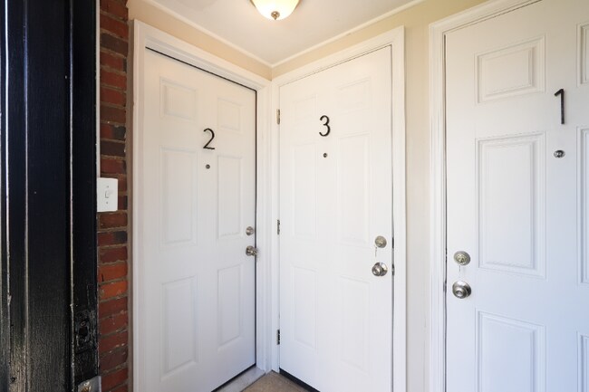 Photo - 57 Victor St NE Unidad #3