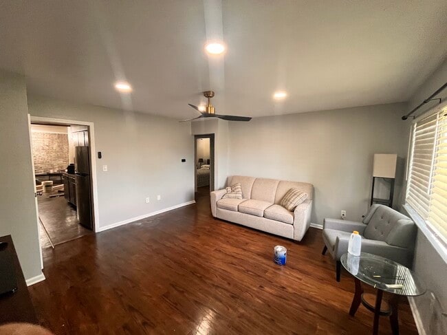 3113-3115 Silver Rock Ave