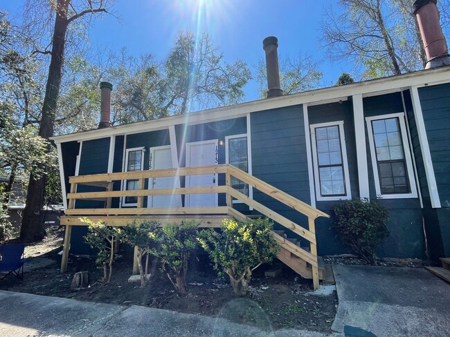 Building Photo - Affordable 2/1 Off Ocala Rental