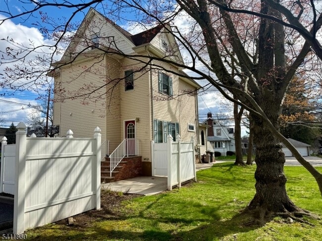 Photo - 302 Walnut Ave