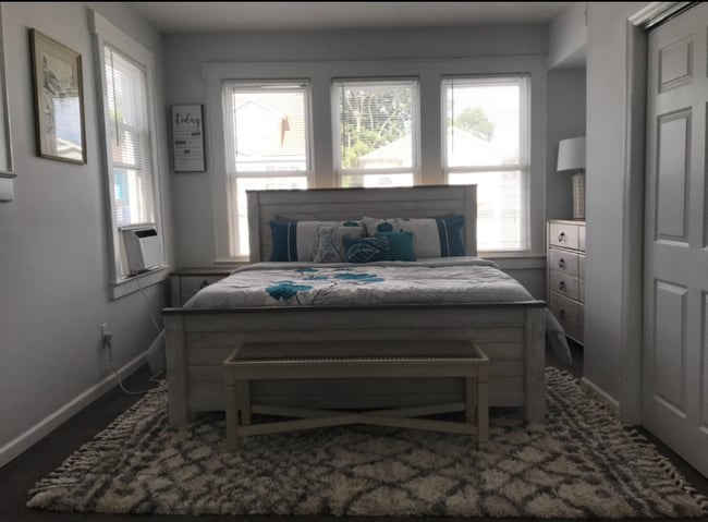 Building Photo - 142 Mapes Ave