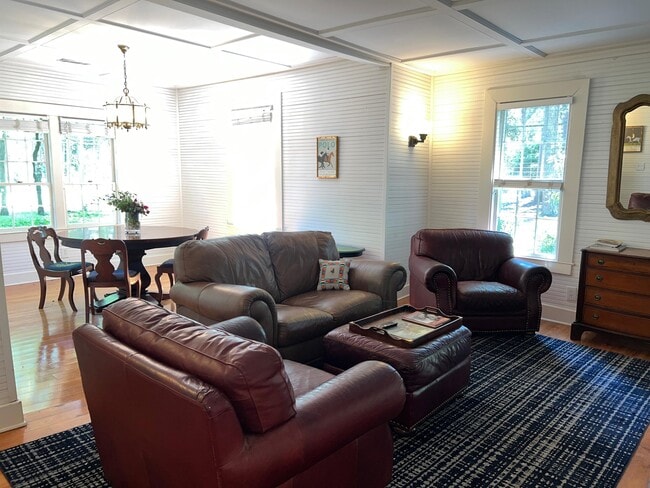 Photo - 524 Colleton Ave SE