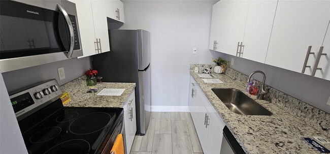 Photo - 2000 NE 135th St Unit 605