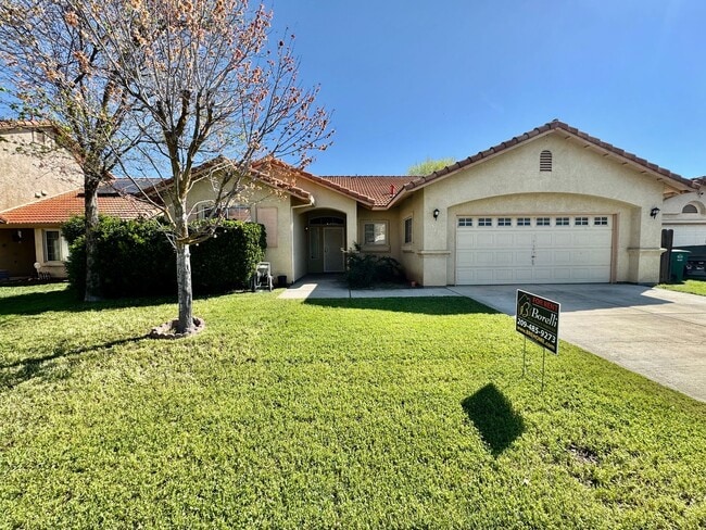 Building Photo - Move in Ready - 3 bedroom 2 bath Home WITH SOLAR!