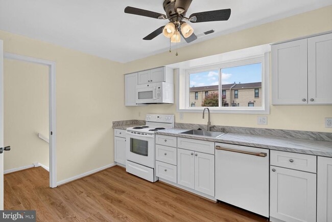 Photo - 2747 31st Pl NE