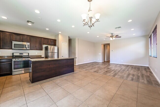 12103 W Hide Trail