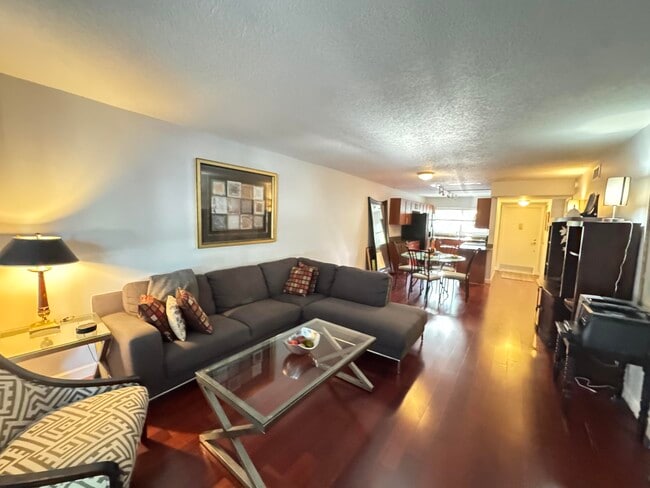 Building Photo - 621 E Woolbright Rd Unit 202 Rental