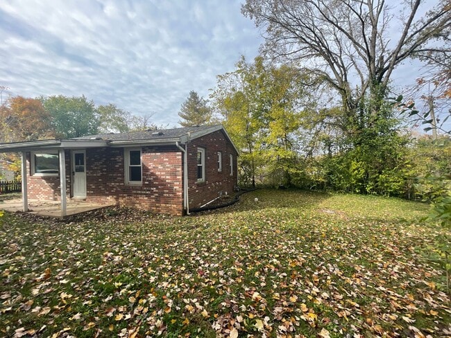 Building Photo - Available Now - 2 bedroom ranch Rental