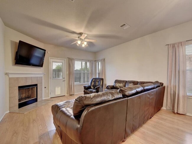 Photo - 1841 Amberwood Loop House
