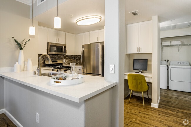 2BR, 2BA - 1,040SF