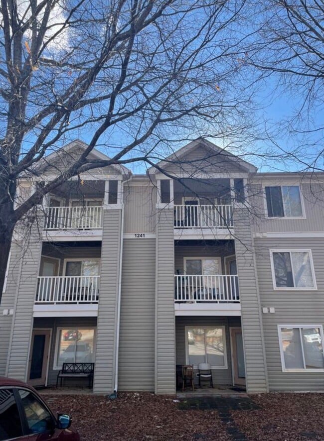 Photo - 1241 University Ct