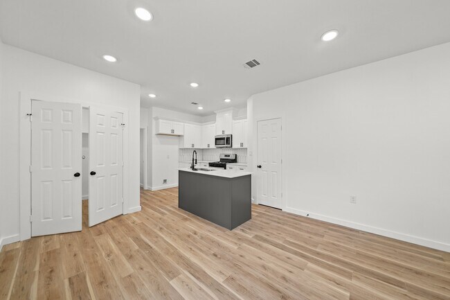 Photo - 2195 W Lang St