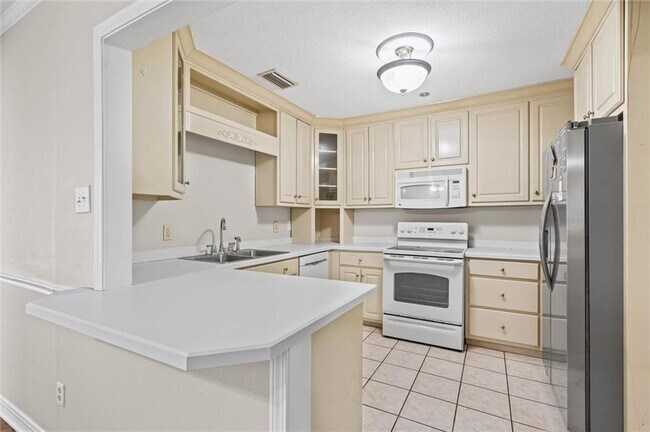 Photo - 315 Azalea Cir W