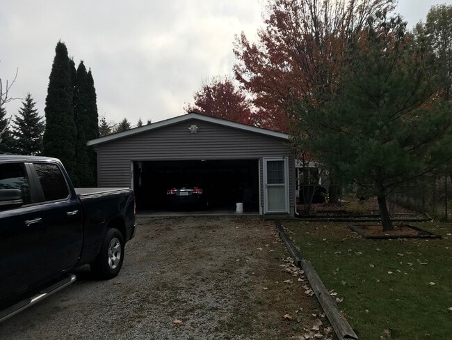 Entrada de coches - 350 Forest Green Dr