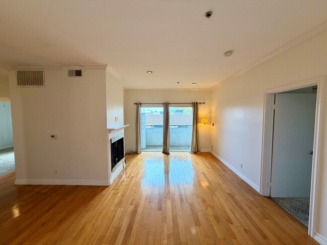 156 S Oak Knoll Ave