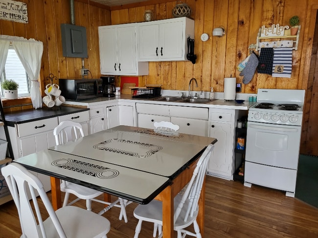 Photo - 293 Sumac Ln