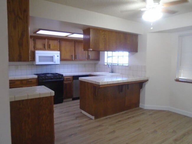 Photo - SW BAKERSFIELD--WON'T LAST LONG !