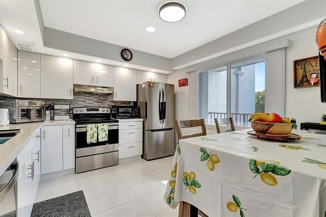 Building Photo - 1401 SW 128th Terrace Unit 406H