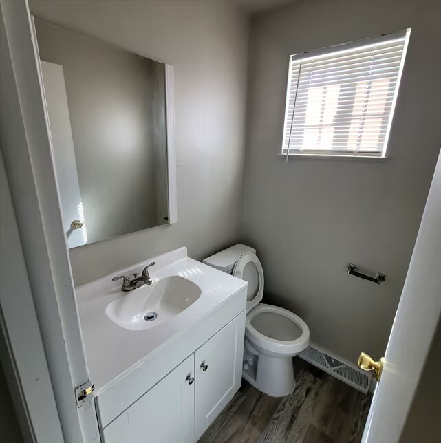 Photo - 2200 Harsh Ave SE