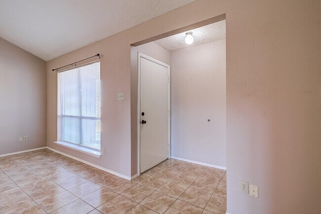 Photo - 1014 Woodbridge Ave