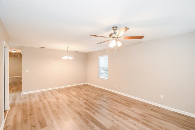 1233 Homard Pl