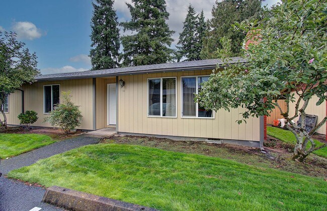 Building Photo - Charming 2 bdrm, 1 bath in Maplewood Neigh... Unit 33