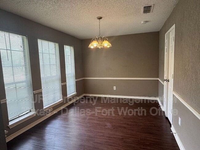 Photo - 1404 Straus Rd