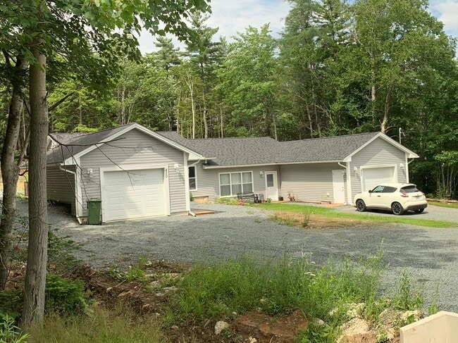 Building Photo - 450 Kinsac Rd Unit 1