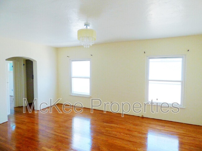 Photo - 3114 Homer St