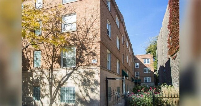 Building Photo - 724 W Barry Ave Unit 1S