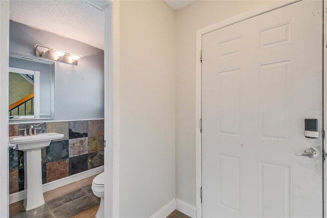 Photo - 1025 Wentworth Ct