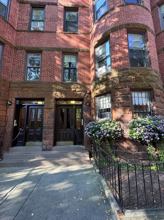 Building Photo - 17 Follen St Unit 2R