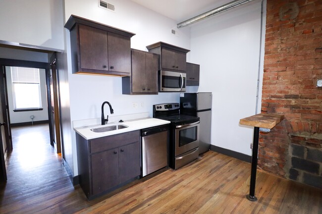 Photo - 1533 Pleasant St