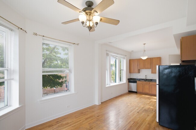 Photo - 3760 W Fullerton Ave Unit 2W