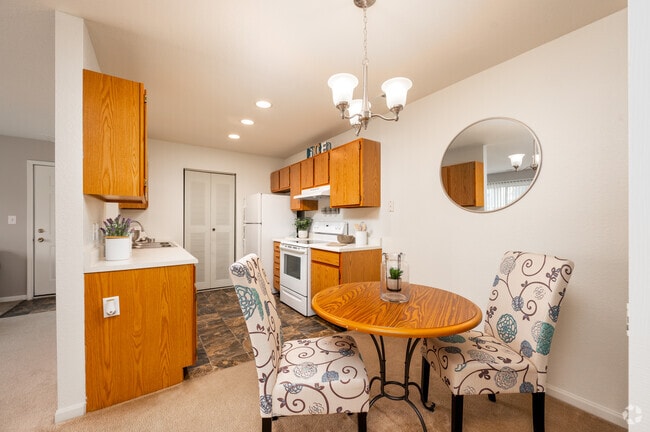 1BR, 1BA - 601SF - Dining Room/Kitchen