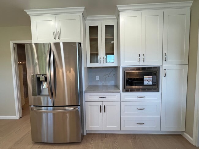 Photo - 1159 Runnymede Dr
