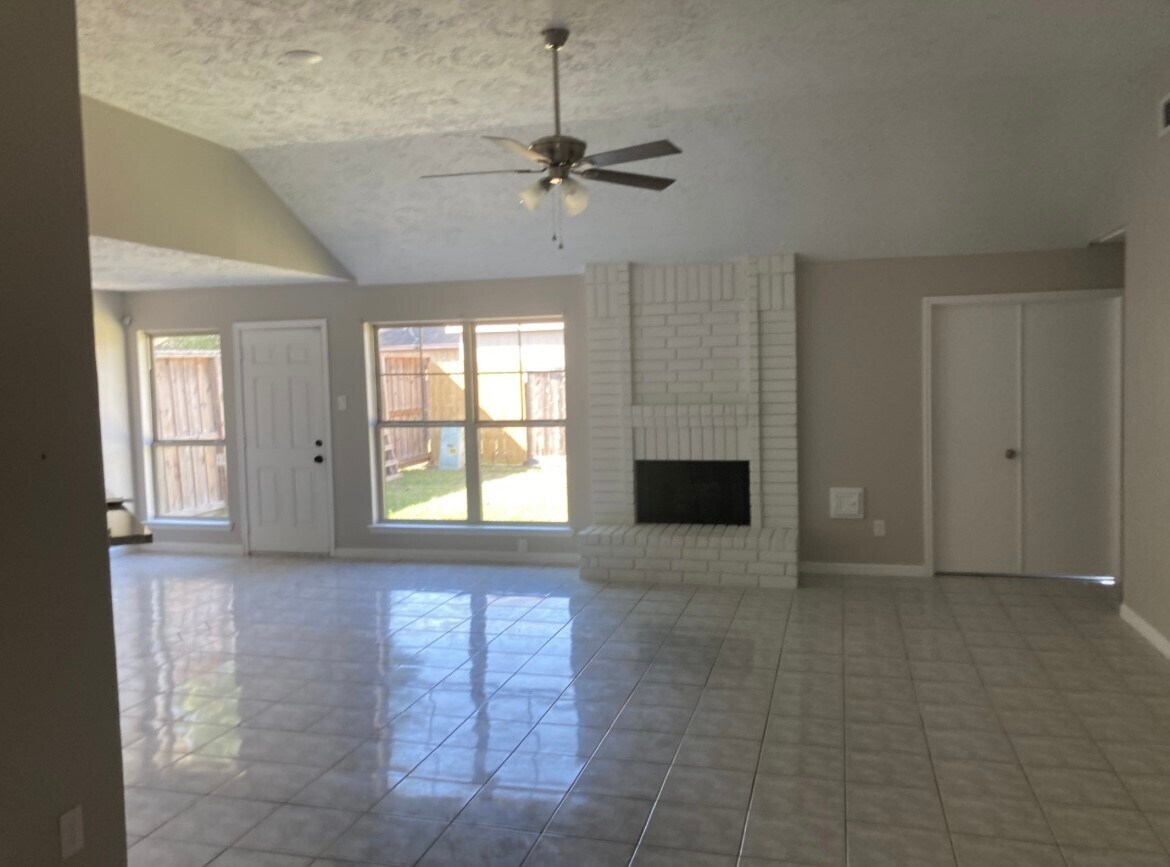 Photo - 6902 Oakmantle Dr