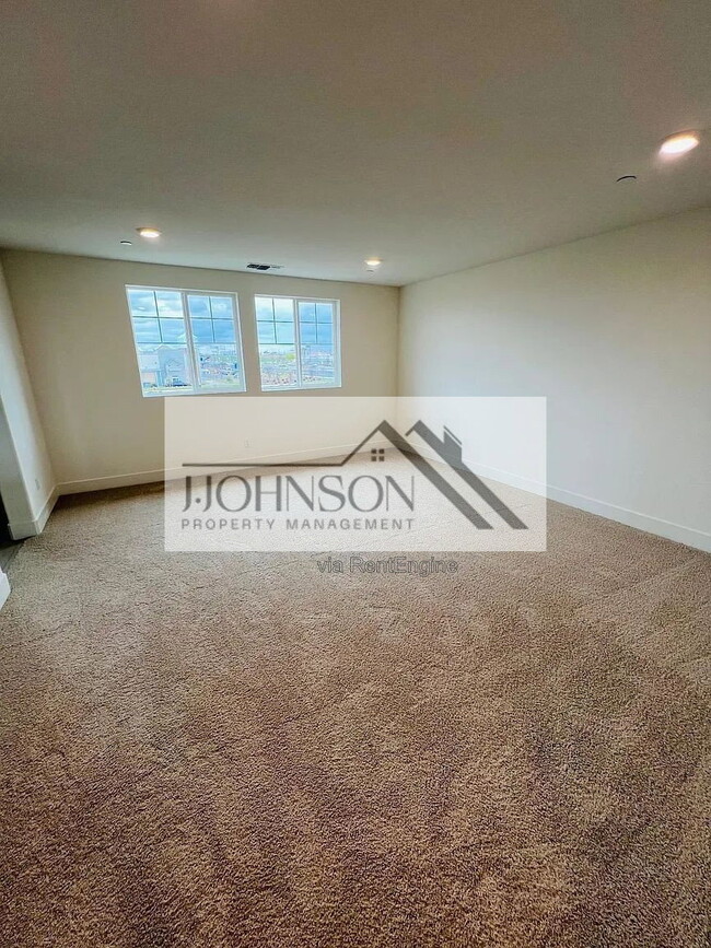 16492 Bandon Ln