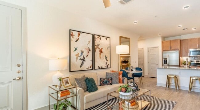 Photo - 348 Main St Unidad #7204