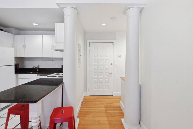 Photo - 20 Symphony Rd Unit 2