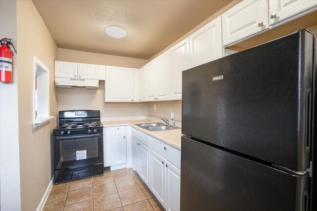 Building Photo - 1907 Dismuke St Unit 5 Rental