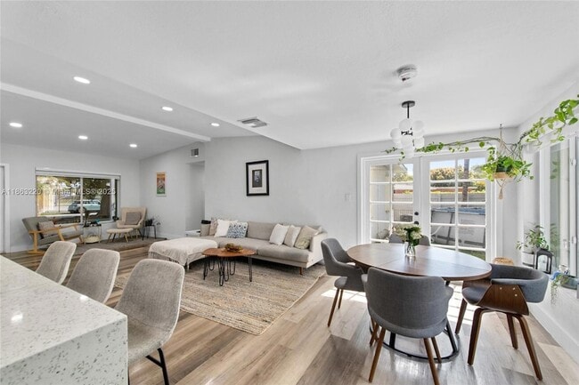 Building Photo - 1704 SW 9th St Rental